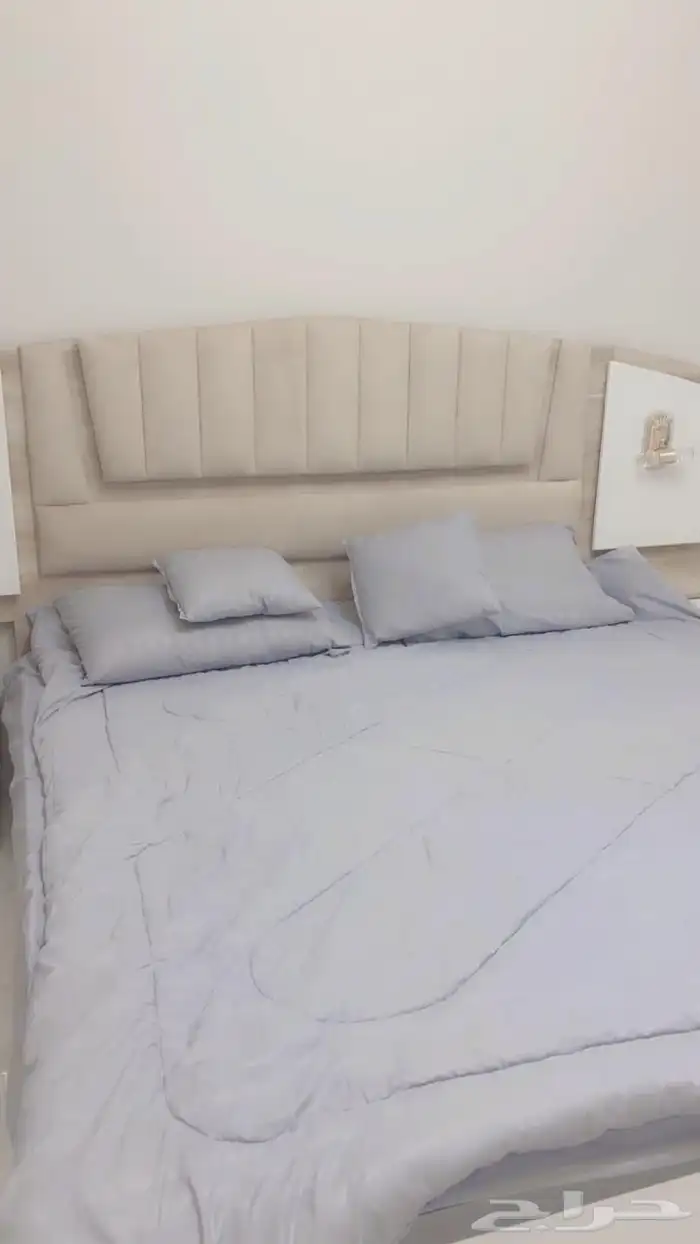 شقة مفروشة ويوجد غرفه مع صالة وسطح 4