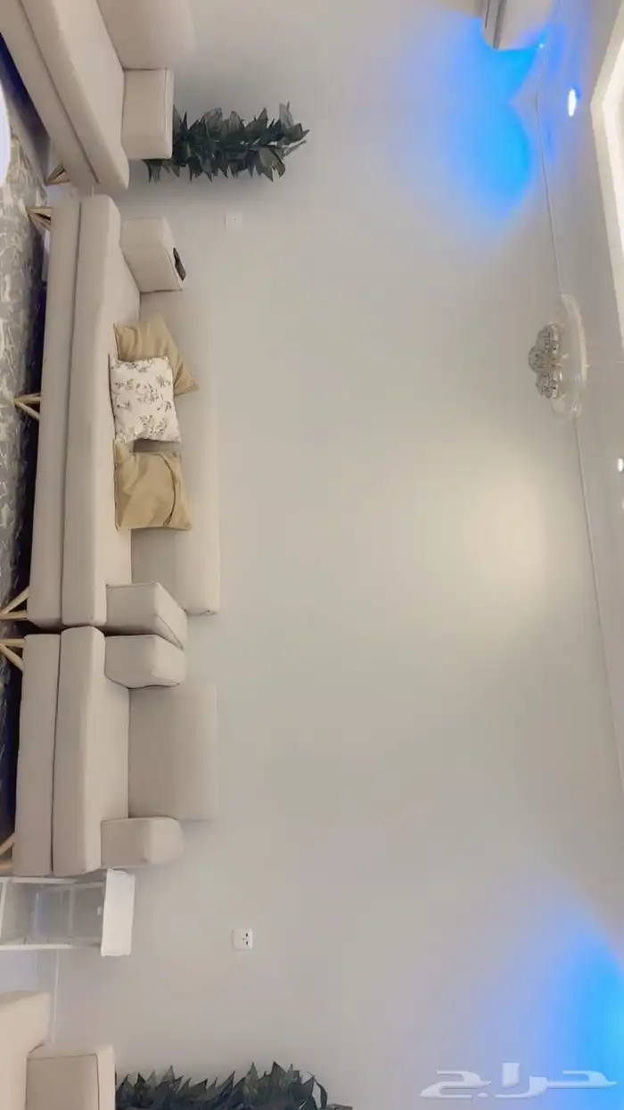 شقة مفروشة ويوجد غرفه مع صالة وسطح 3