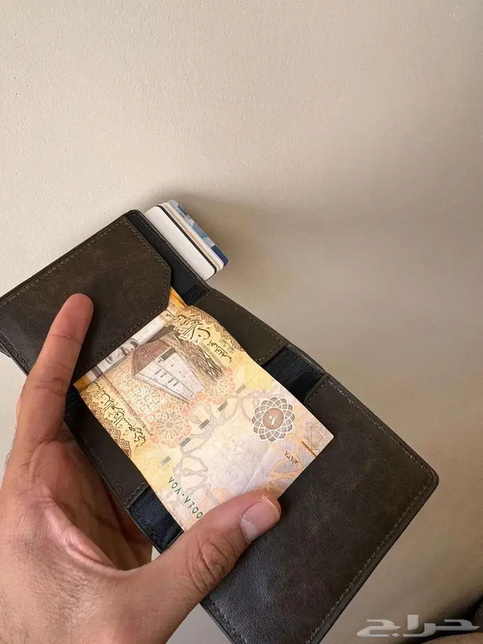 محفظة ملكية بجلد فاخر بالشعار الملكي السيفين والنخلة 3