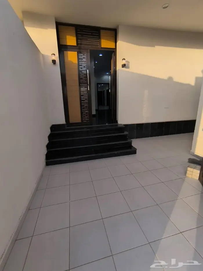 فيلا فاخرة للبيع بحى الصوارى 7