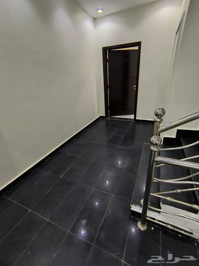 فيلا فاخرة للبيع بحى الصوارى 16