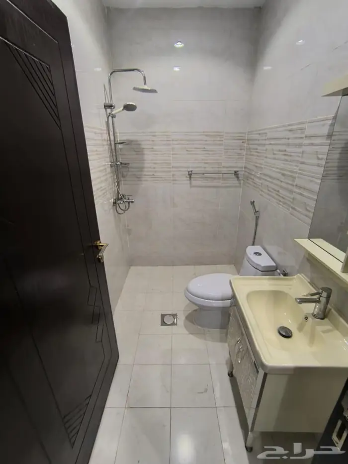 فيلا فاخرة للبيع بحى الصوارى 13