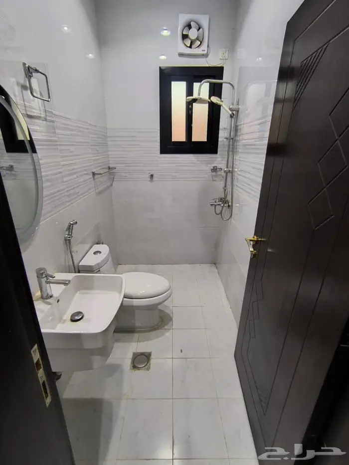 فيلا فاخرة للبيع بحى الصوارى 28