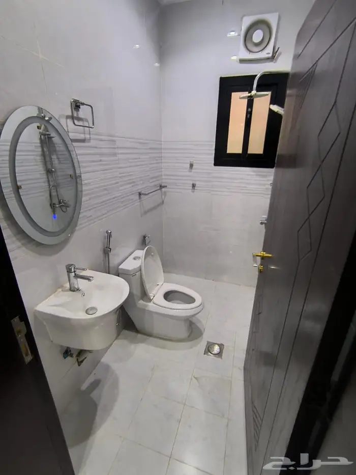 فيلا فاخرة للبيع بحى الصوارى 15