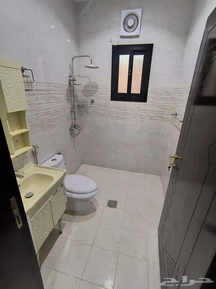 فيلا فاخرة للبيع بحى الصوارى 25