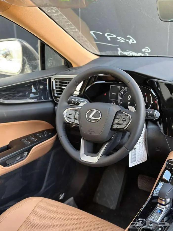لكزس NX 350 بنزين فئة AA موديل 2025 لدى شركة الخضر 13
