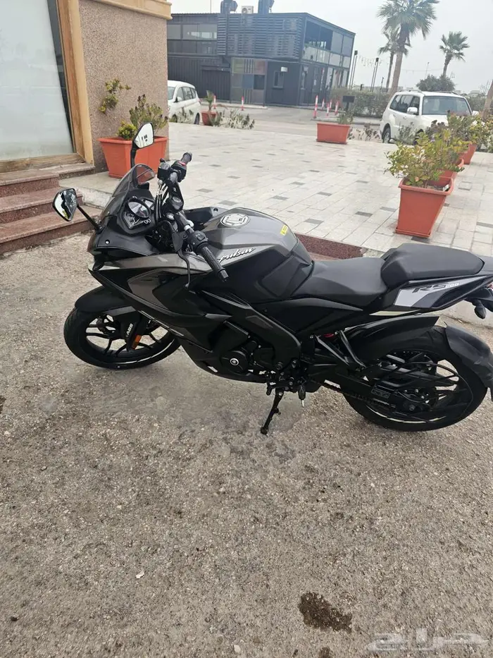 Bajaj Pulsar RS 200 1