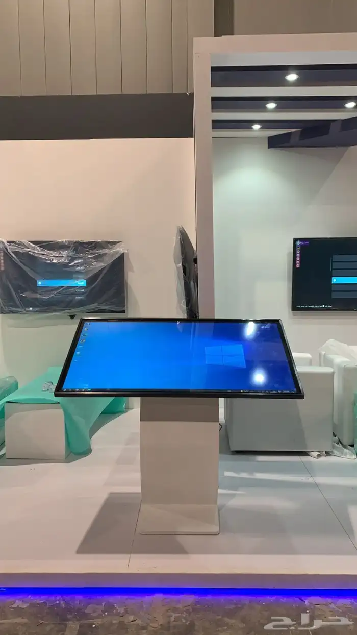 شاشات   بوثات   إضاءات   صوتيات   مسرح 2