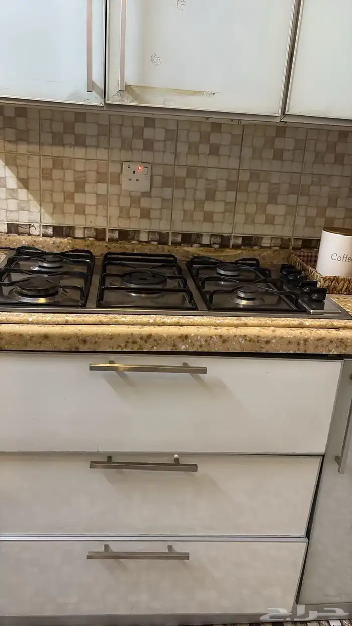 للبيع مكيف اسبليت و مطبخ وفرن و طاولة طعام 0