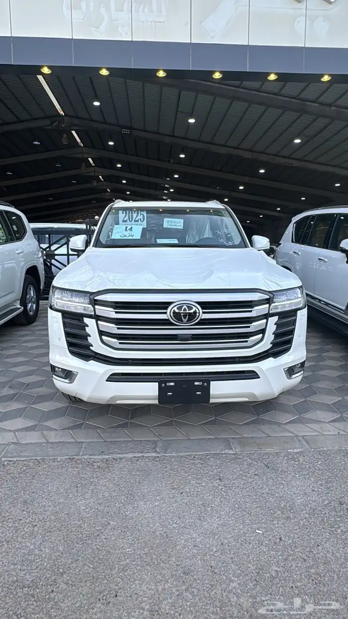 جي اكس ار 2025 L4 بنزين سعودي متوفر لون ابيض _ اسود 1