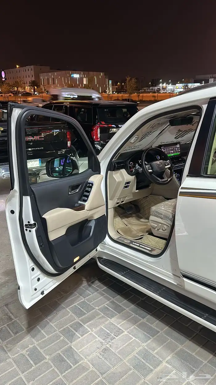 ايجار لاندكروزر 2024 10