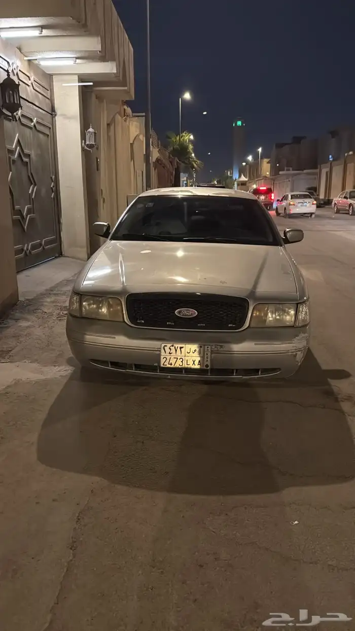 فورد كروان فكتوريا 10