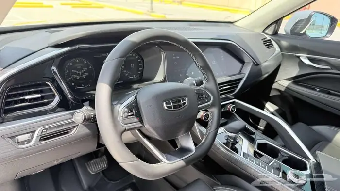 جيلي توجيلا 2023 نص فل 4WD ماشي 60 ألف كم 10