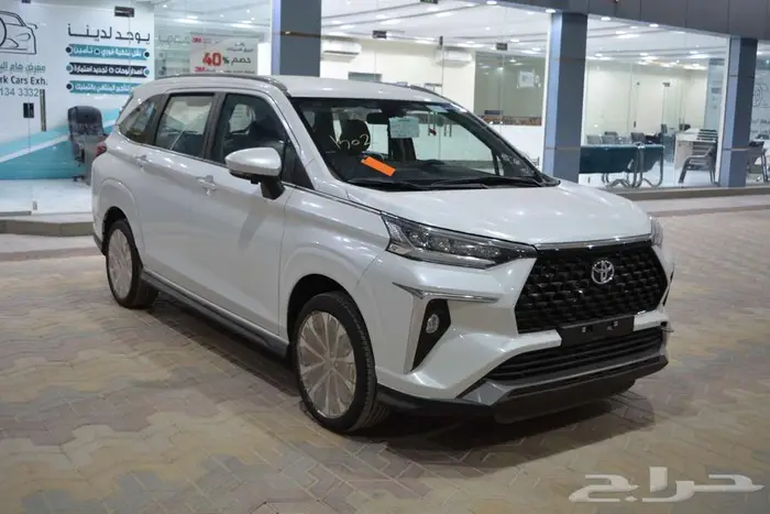 تويوتا فيلوز GLX فل موديل 2025 ابيض و رصاصي واسود 2