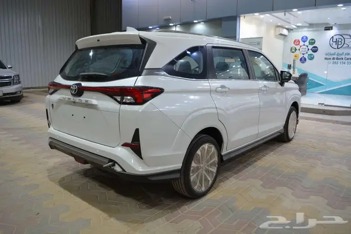 تويوتا فيلوز GLX فل موديل 2025 ابيض و رصاصي واسود 4