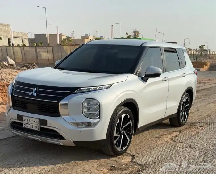 اوتلاندر ميتسوبيشي 2023 للبيع 0