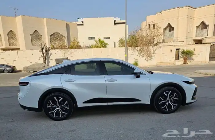 للبيع تويوتا كراون بريميوم 2023 6
