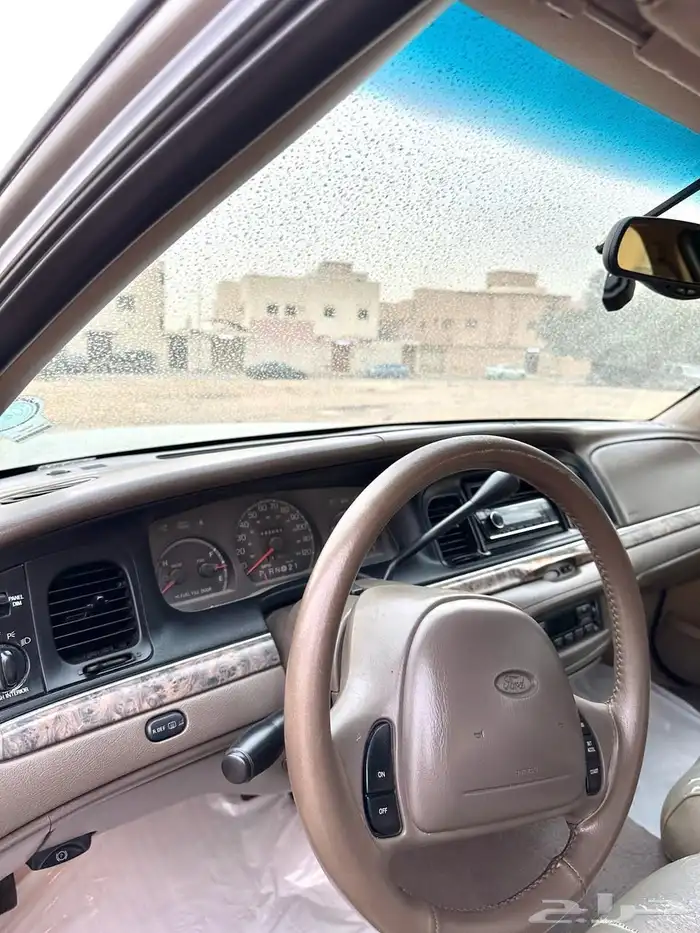 كراون فكتوريا أمريكي موديل 2000 5