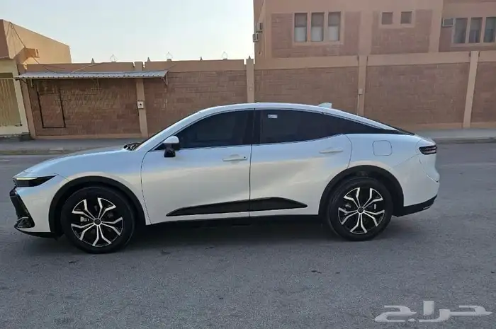 للبيع تويوتا كراون بريميوم 2023 2