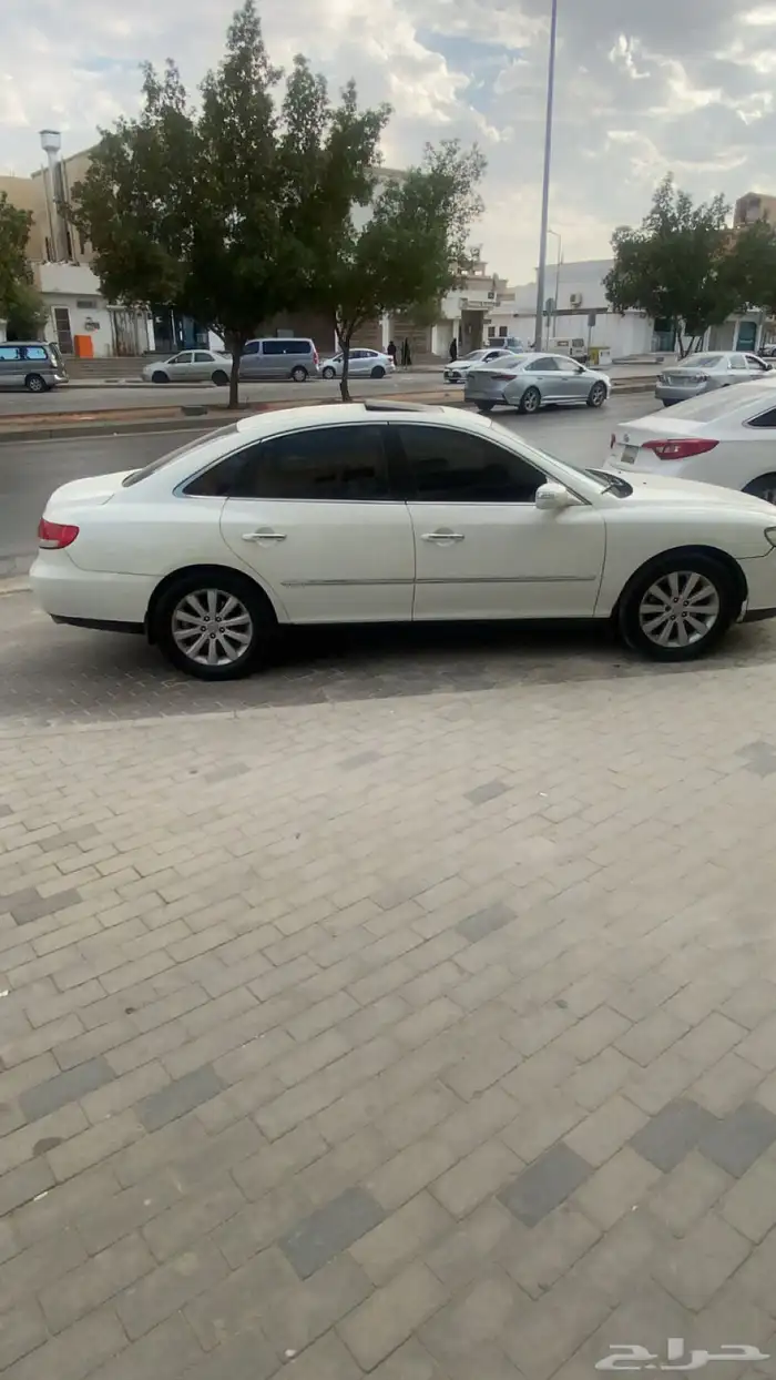 ازيرا للبيع 2010 نظيفه 4