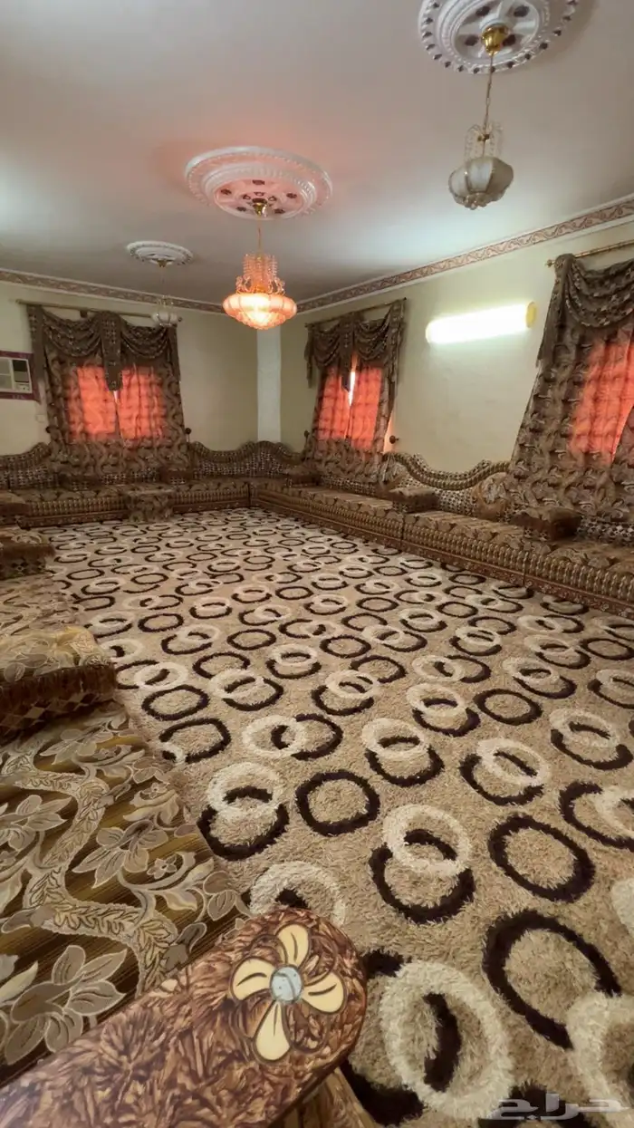 كنب 5 في 7 مع ثلاث ستاير وفرشه 1