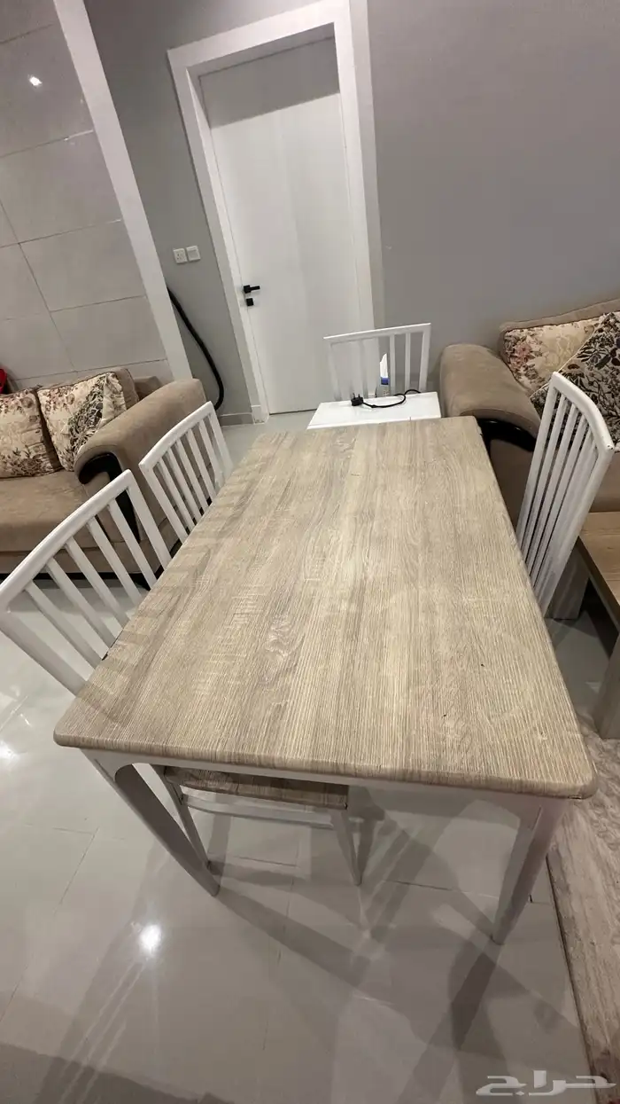 طاولة طعام اربعة اشخاص مع كراسي 0