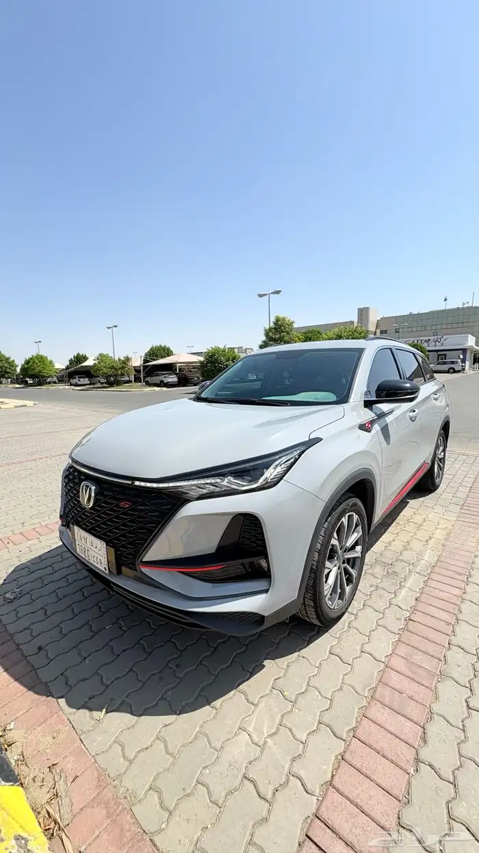للبيع جيب شانجان CS75 بلس 2023 لون اسمنتي 2