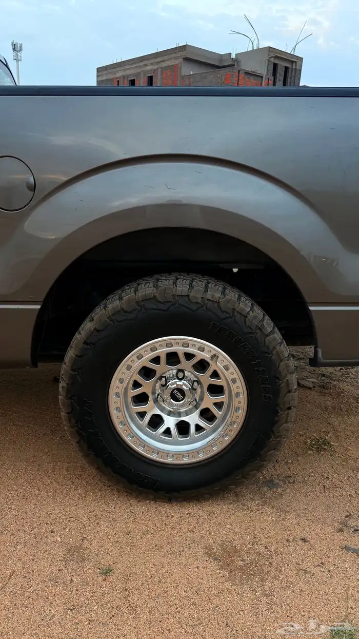 جنوط فورد اف f150 او اكسبدشن او برونكو kmc كفرات حجري حجريات 1
