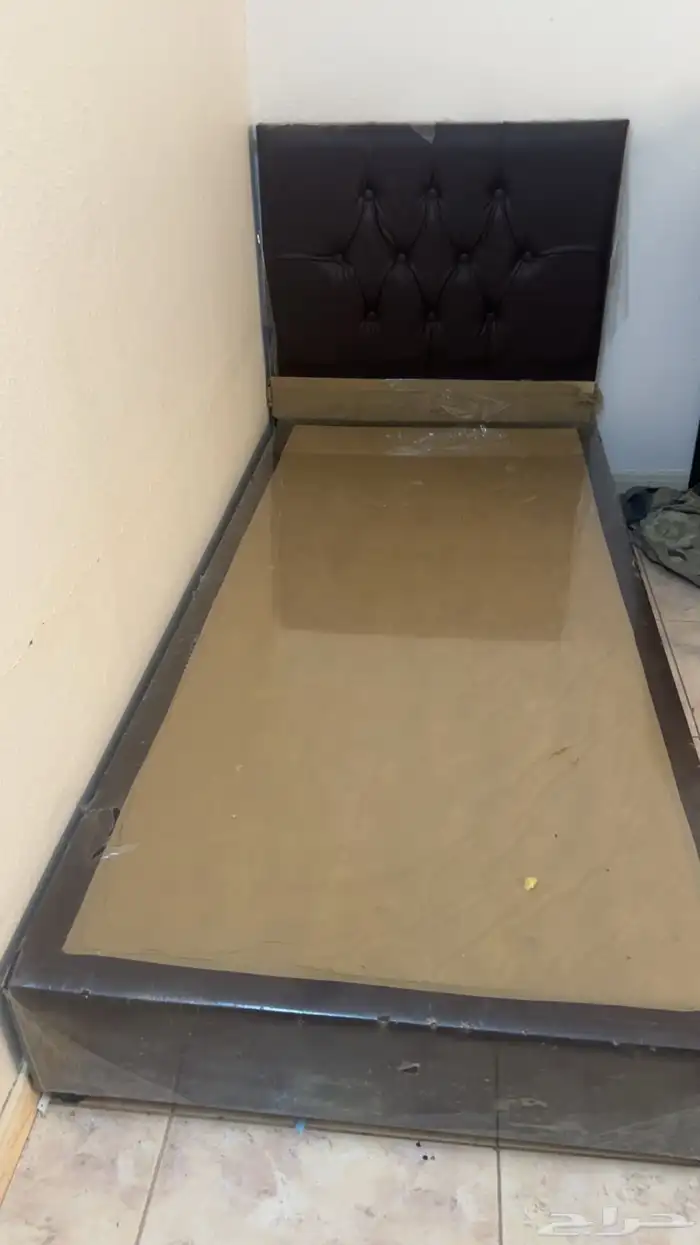 سرائر و مراتب و طقم كنب كلها بحالة ممتازة والبيع سمح 0