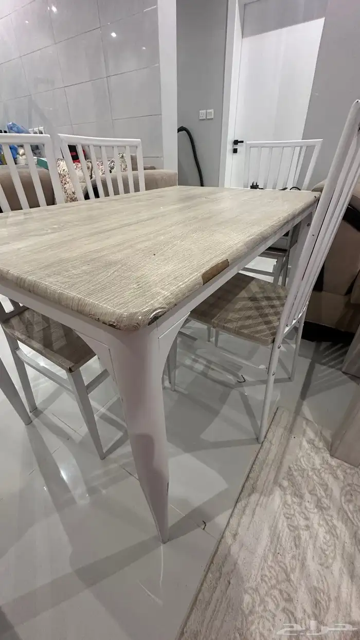 طاولة طعام اربعة اشخاص مع كراسي 1