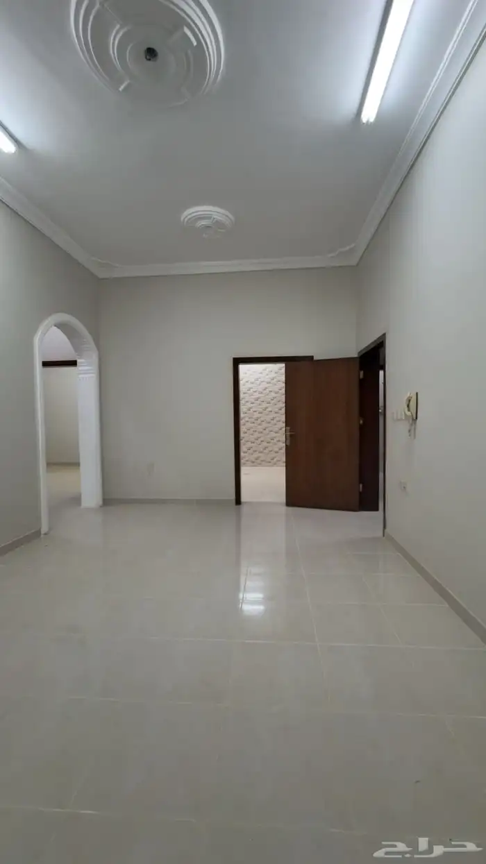 للإيجار شقة بحي المروج 3 غرف 10