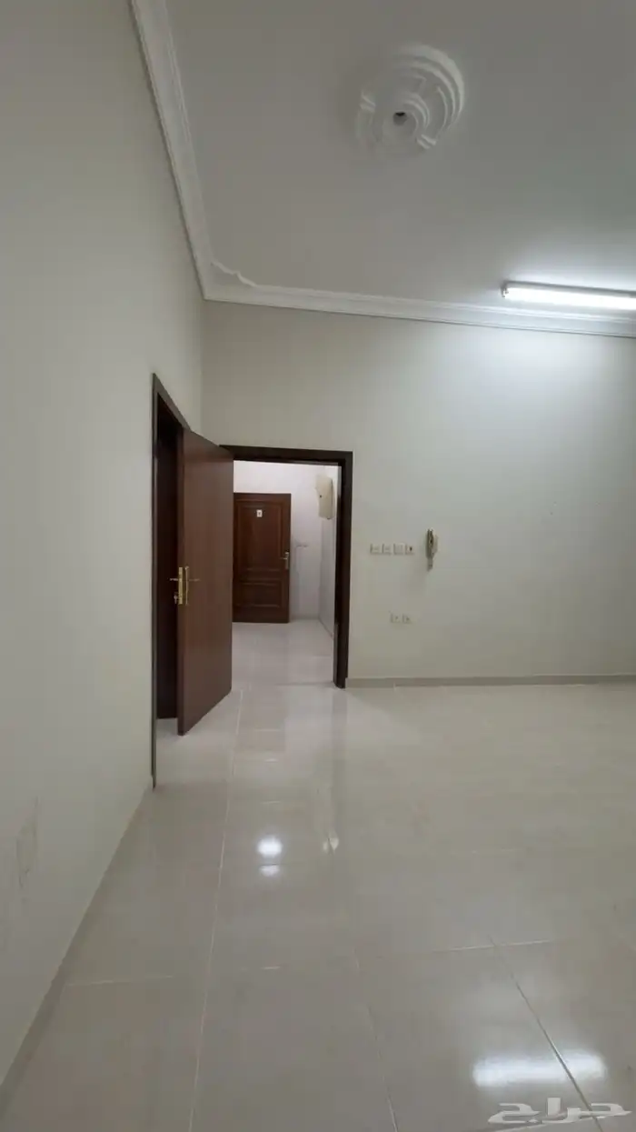 للإيجار شقة بحي المروج 3 غرف 12