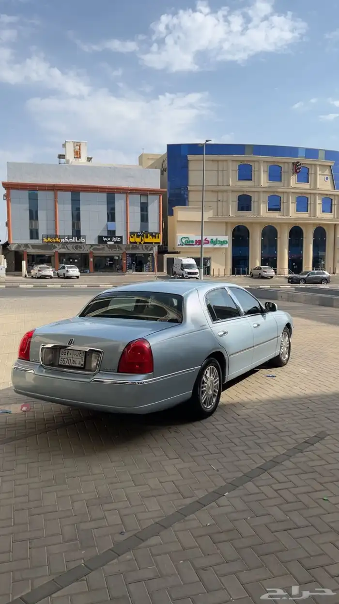 لينكون تاون كار 2010 2