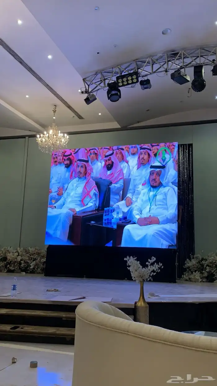 تاجير شاشات واضائات وسستم صوت وخشب 98