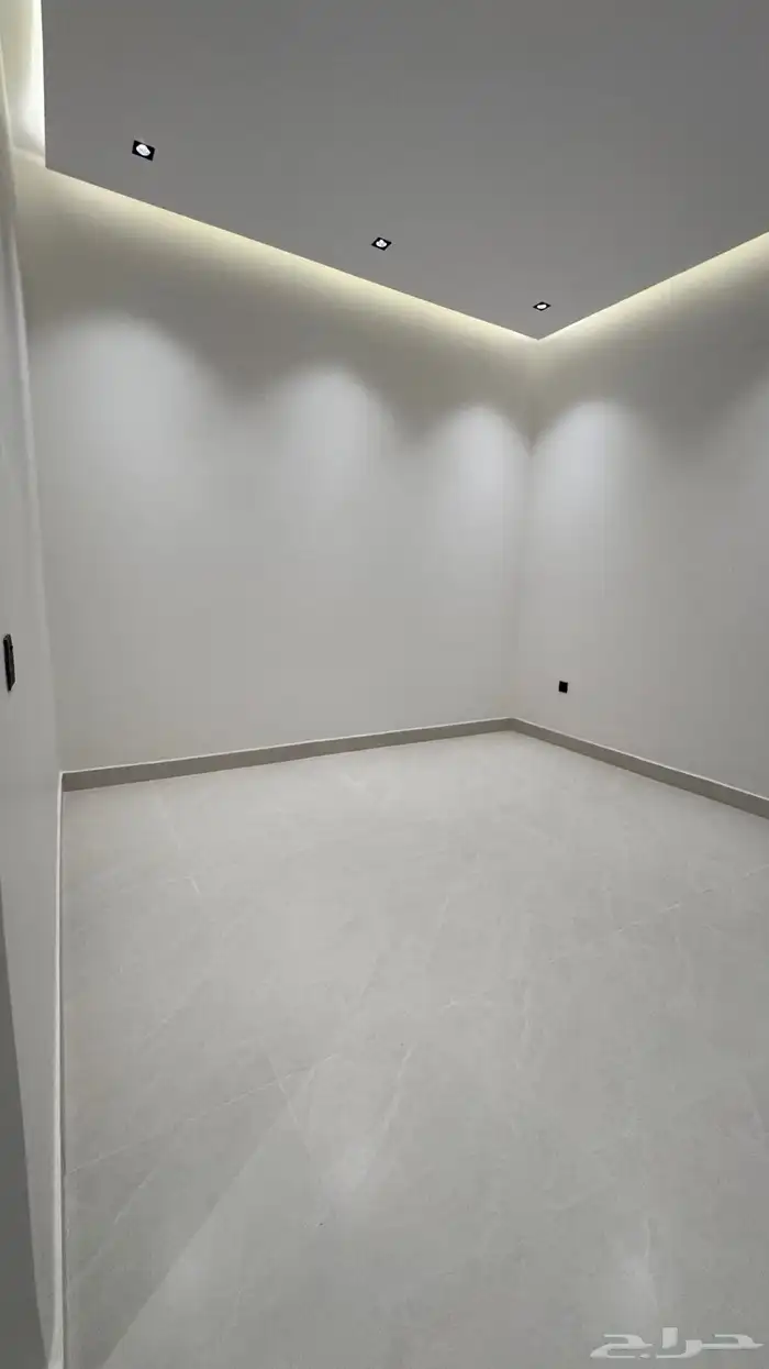للبيع ادوار ارضيه وروف علوى على ارقى المستويات المحاله ابها 35