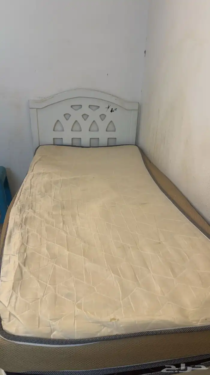 سرائر و مراتب و طقم كنب كلها بحالة ممتازة والبيع سمح 1