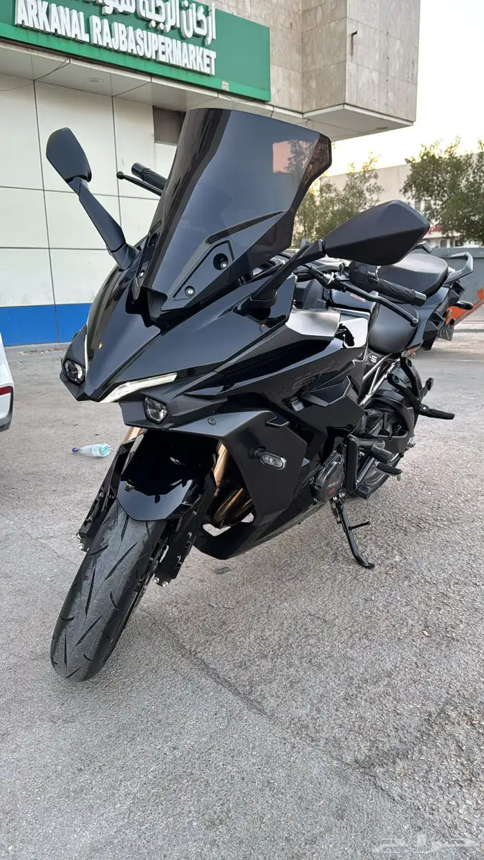 باب سزوكي GT 1000 2