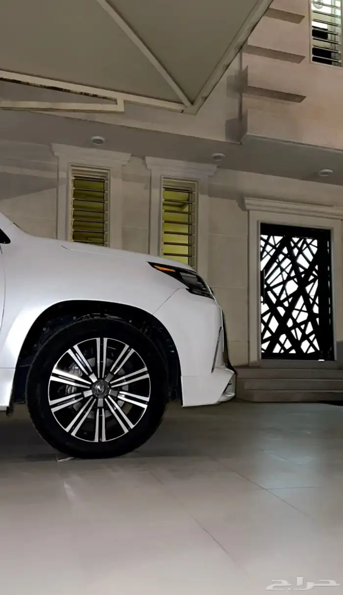 لكزس 2018 فل كامل LX570 سبورت 5