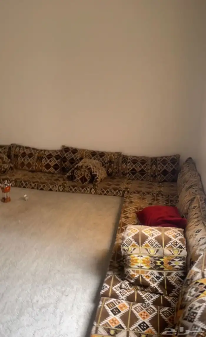 اثاث مشب بحالة ممتازة 0