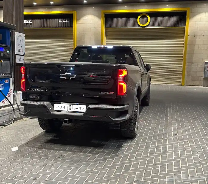 سلفرادو ZR2 2023 اسود 2