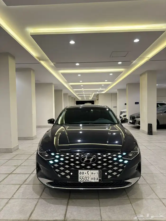 ازيرا 2021 ( بنزين V6 ) عداد ديجتال فل كامل بحالة الوكالة 0