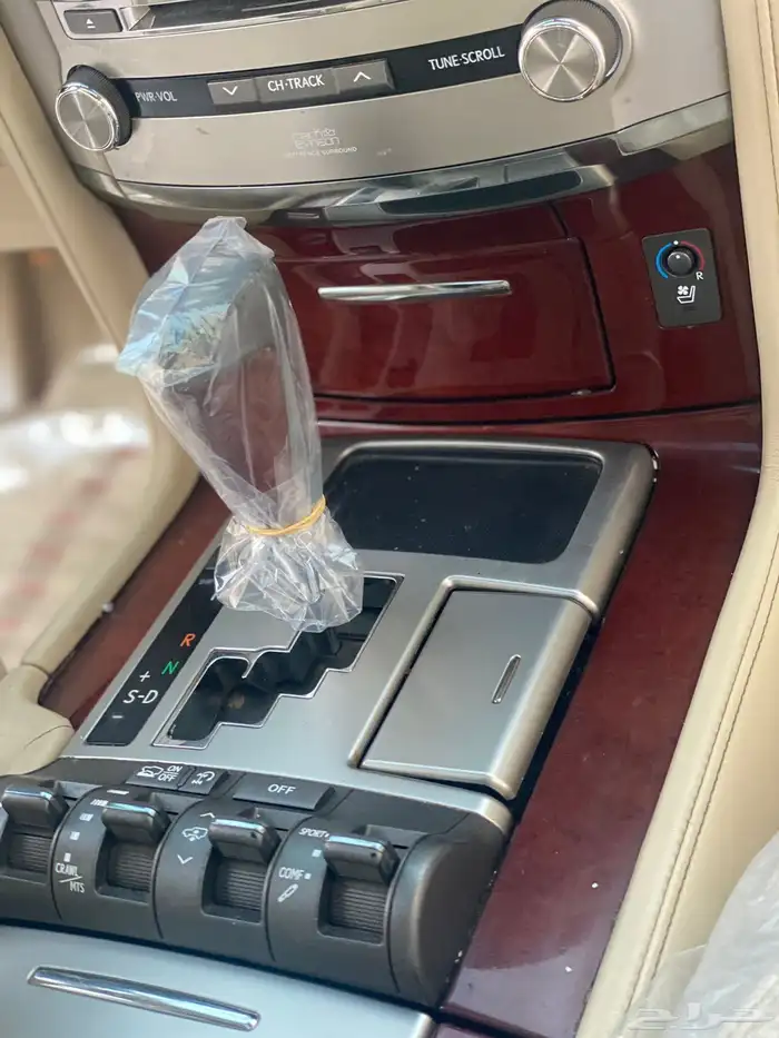 جيب لكزس LX570 موديل 2013 DD فل كامل نظيف 16