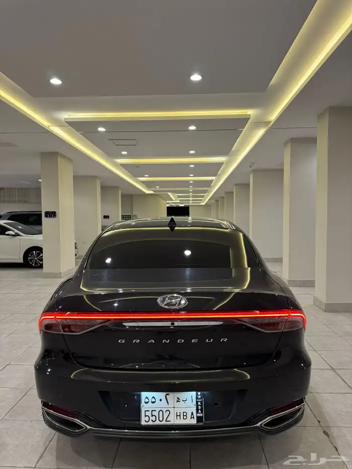 ازيرا 2021 ( بنزين V6 ) عداد ديجتال فل كامل بحالة الوكالة 3