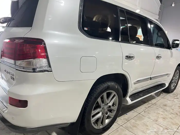 جيب لكزس LX570 موديل 2013 DD فل كامل نظيف 11