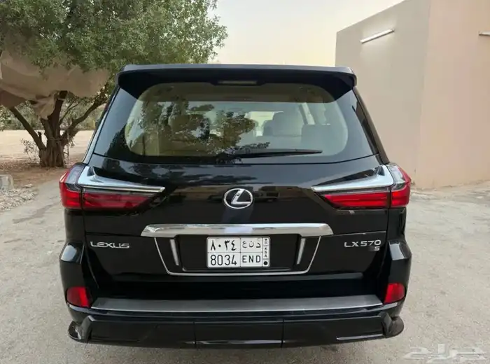 لكزس LX 2021 أسود 10