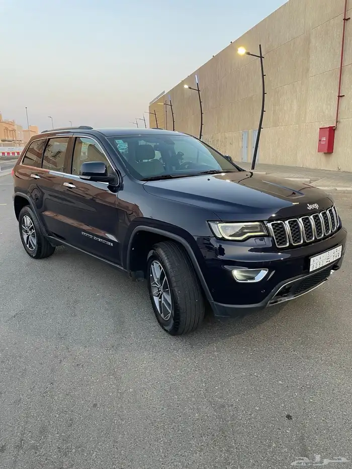 2018 جراند شروكي ليمتد V8 1