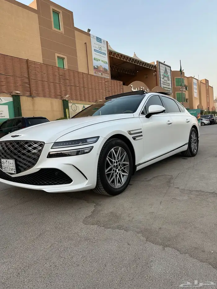 جينيسس موديل 2025 سعودي باللون الابيض المطفي الملكي 4