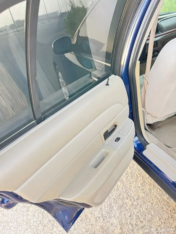 فورد كراون فكتورياء 2006 15