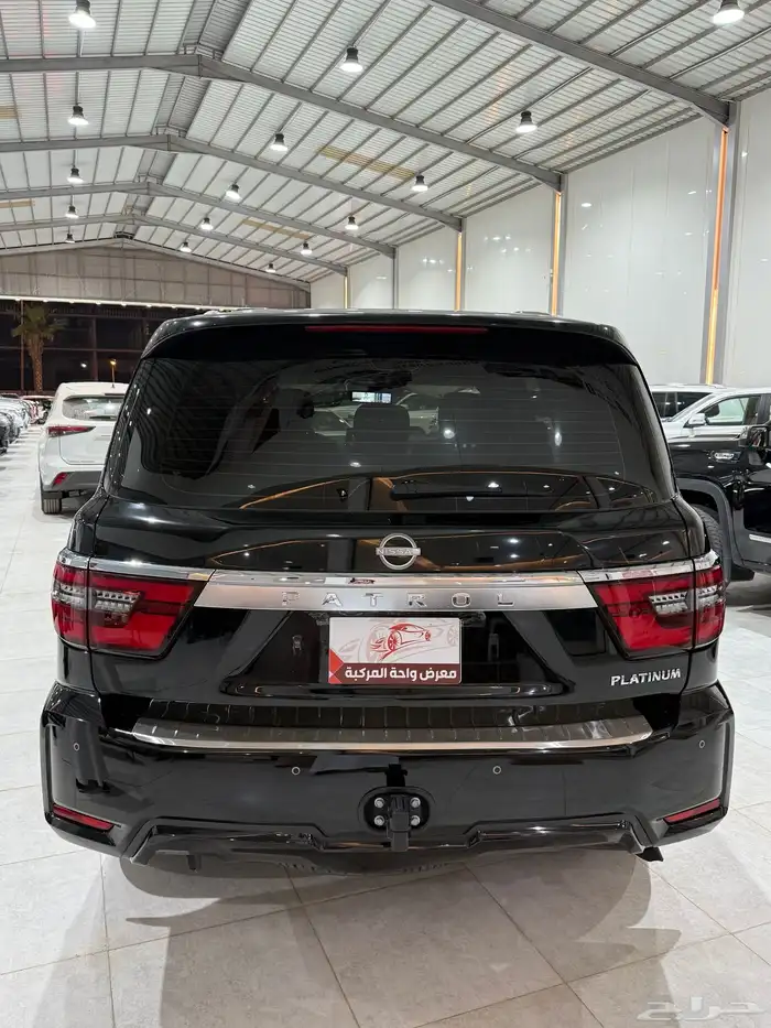 نيسان بلاتنيوم 2024 اسود شبه جديد 5