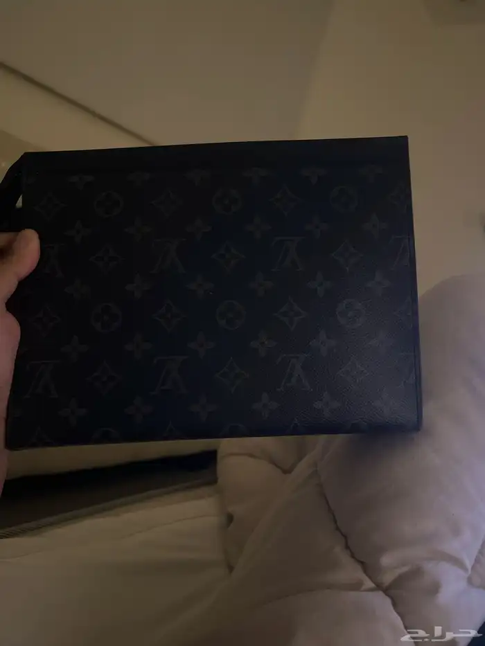 شنطة ال  ي Lv pouch 1